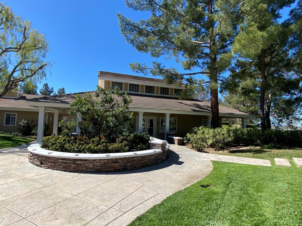 27950 Crown Court Cir, Santa Clarita CA  91354-1487 exterior
