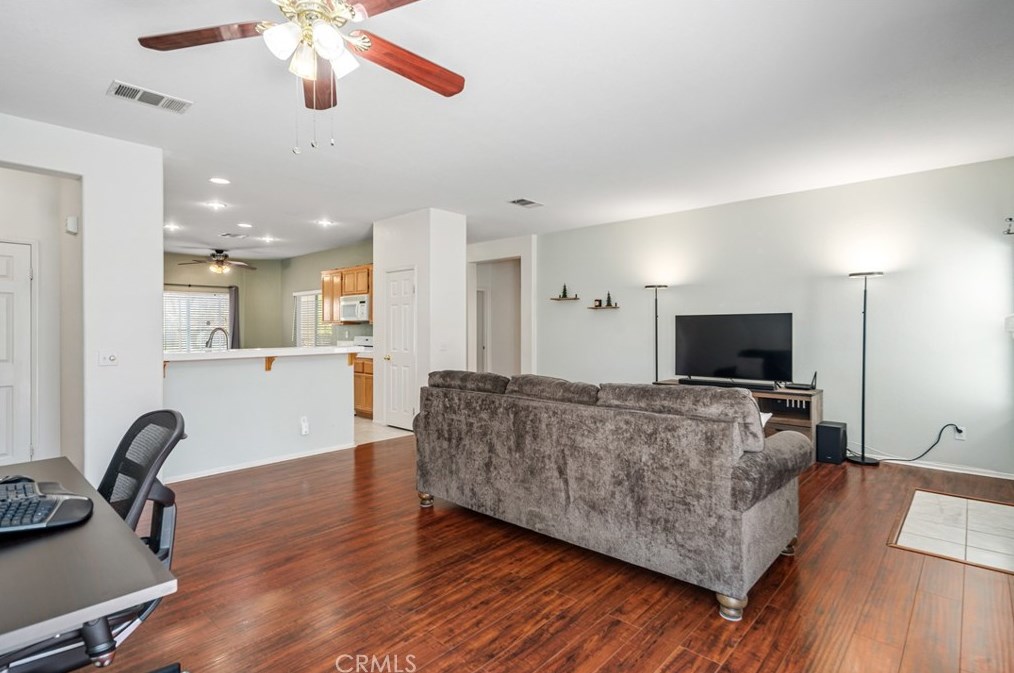 1752 Windermere Dr, Lancaster CA  93534-5316 exterior