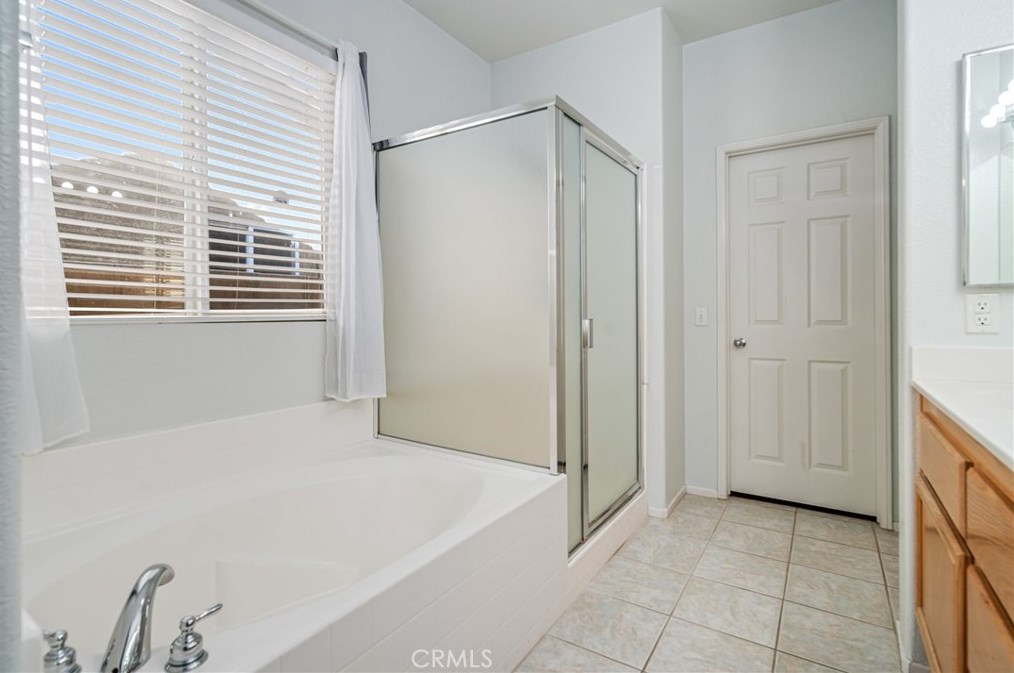 1752 Windermere Dr, Lancaster CA  93534-5316 exterior