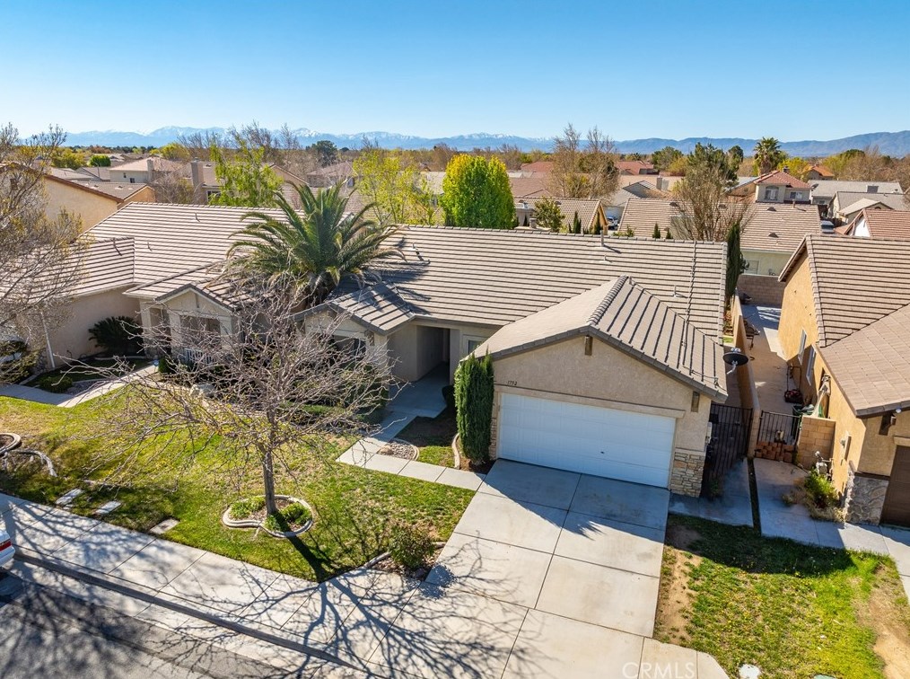 1752 Windermere Dr, Lancaster CA  93534-5316 exterior