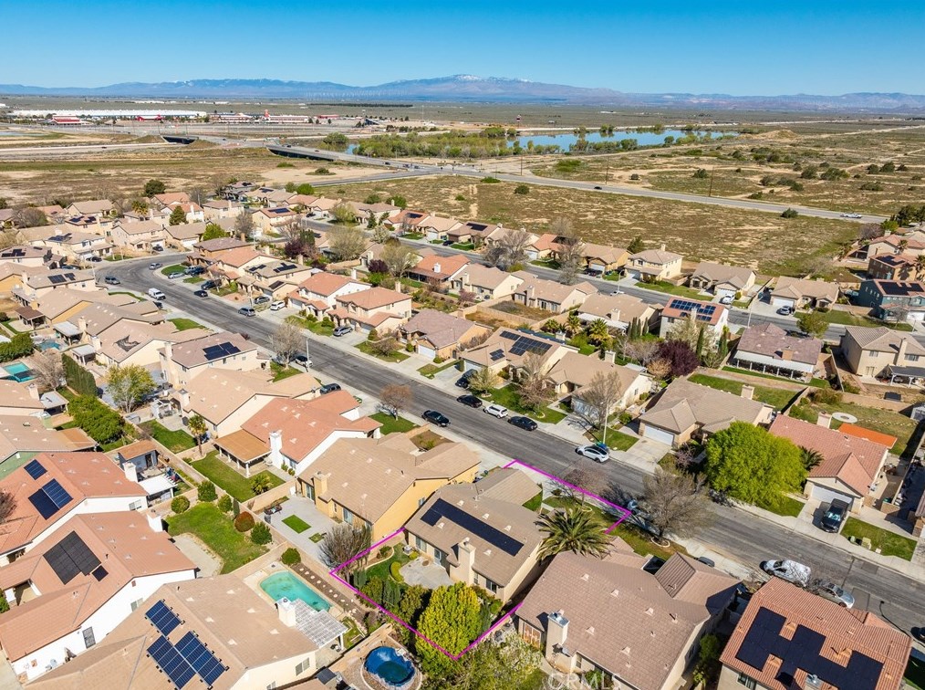 1752 Windermere Dr, Lancaster CA  93534-5316 exterior