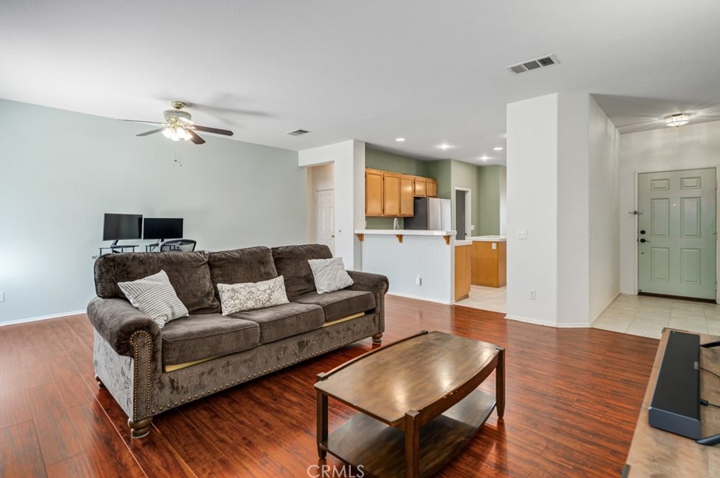 1752 Windermere Dr, Lancaster CA  93534-5316 exterior