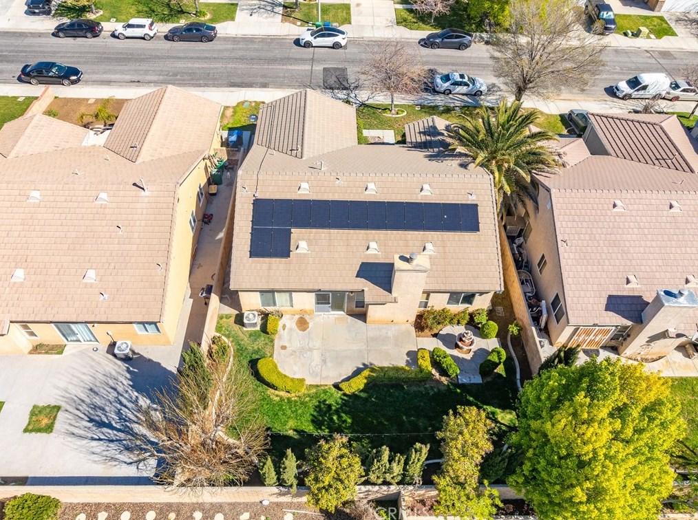 1752 Windermere Dr, Lancaster CA  93534-5316 exterior