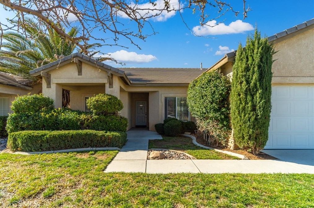 1752 Windermere Dr, Lancaster CA  93534-5316 exterior