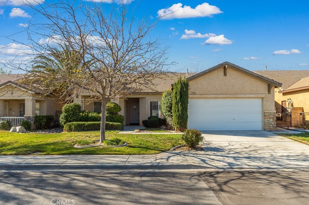 1752 Windermere Dr, Lancaster CA  93534-5316 exterior