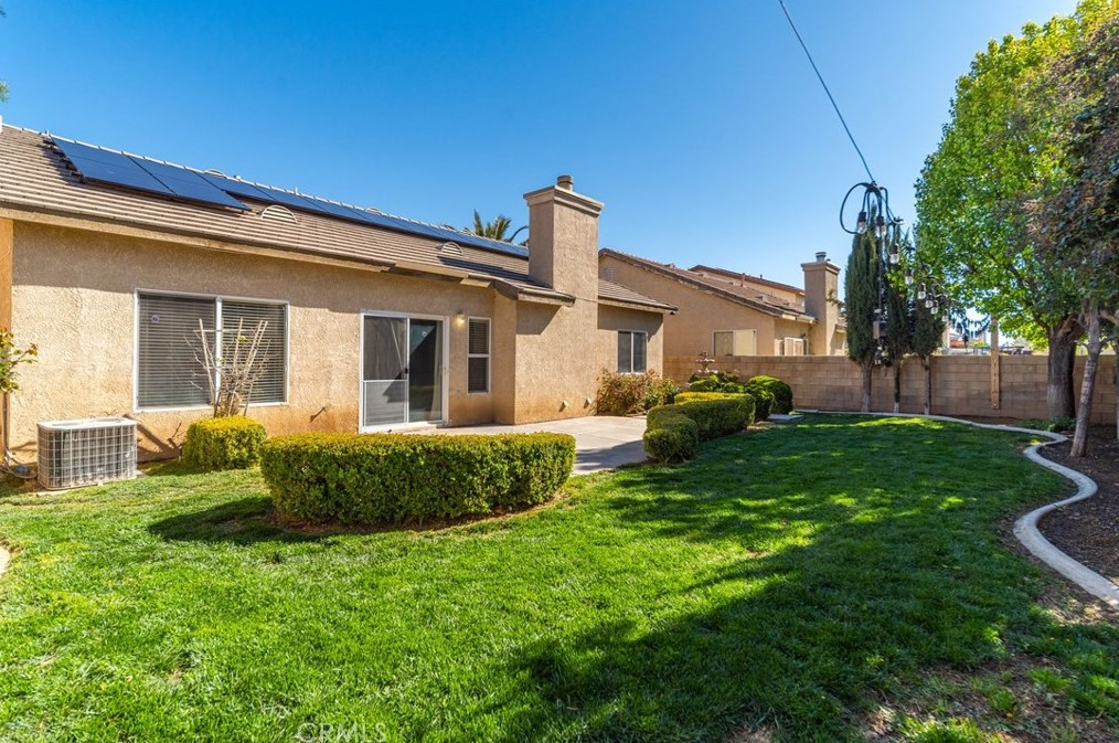 1752 Windermere Dr, Lancaster CA  93534-5316 exterior