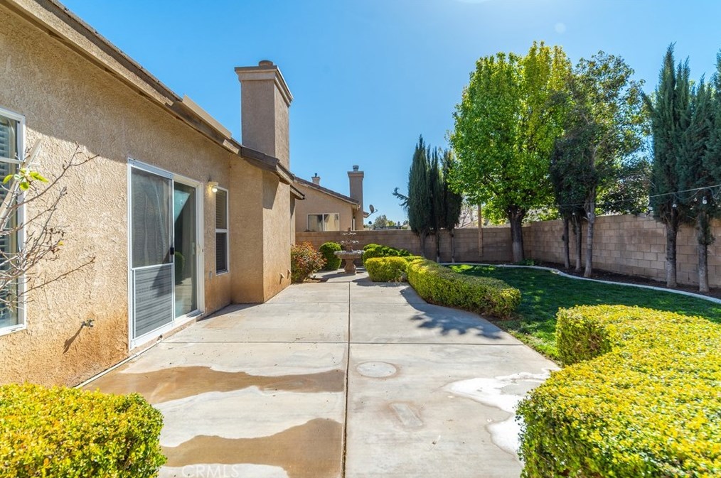 1752 Windermere Dr, Lancaster CA  93534-5316 exterior