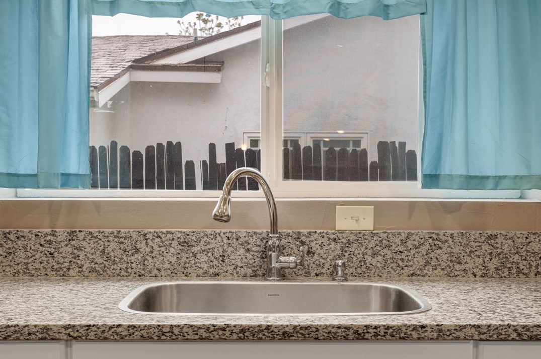 2804 Occidental St, Bakersfield CA  93305-2327 exterior