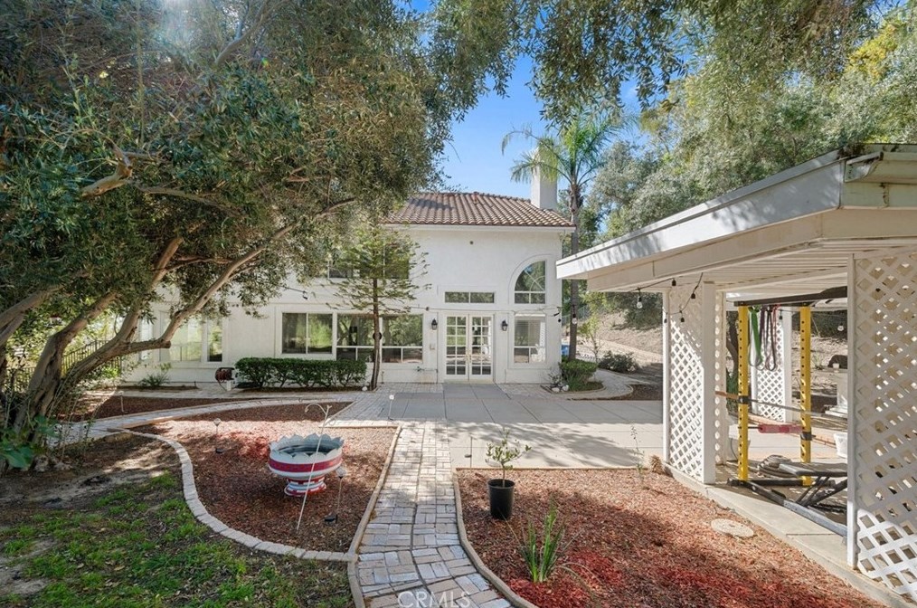 18015 Dali Dr, San Fernando CA  91344-1946 exterior