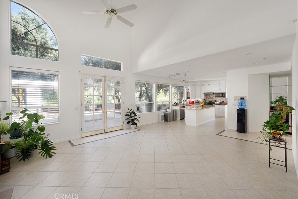 18015 Dali Dr, San Fernando CA  91344-1946 exterior