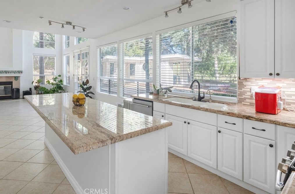 18015 Dali Dr, San Fernando CA  91344-1946 exterior