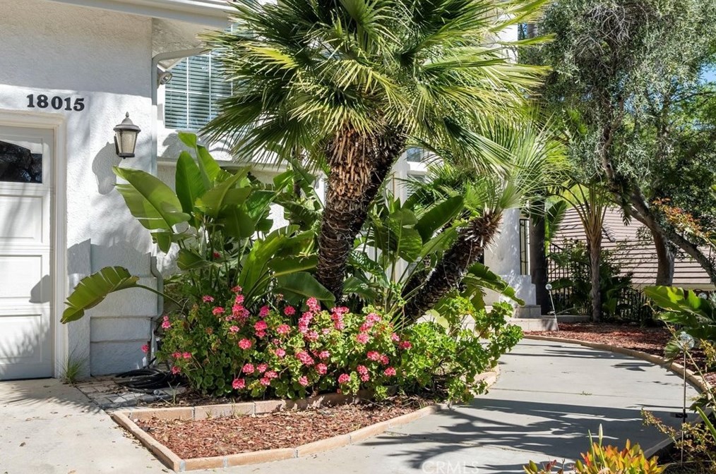 18015 Dali Dr, San Fernando CA  91344-1946 exterior