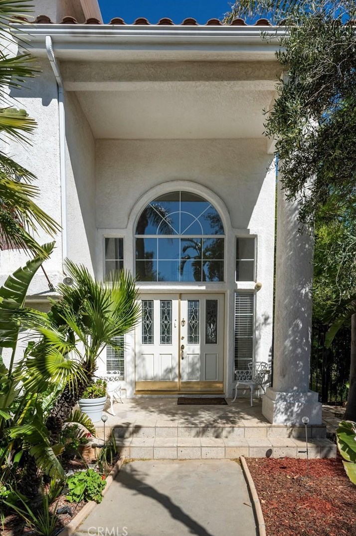 18015 Dali Dr, San Fernando CA  91344-1946 exterior