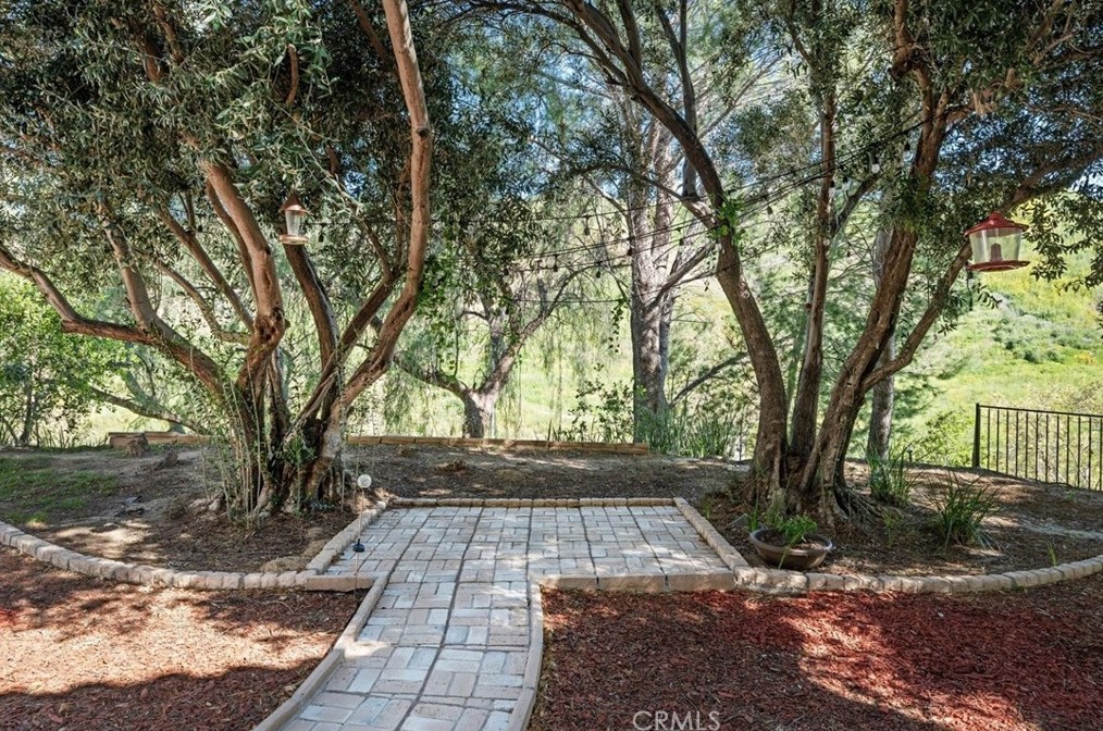 18015 Dali Dr, San Fernando CA  91344-1946 exterior