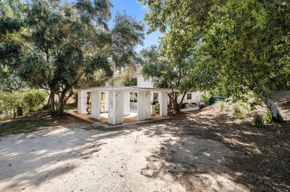 18015 Dali Dr, San Fernando CA  91344-1946 exterior