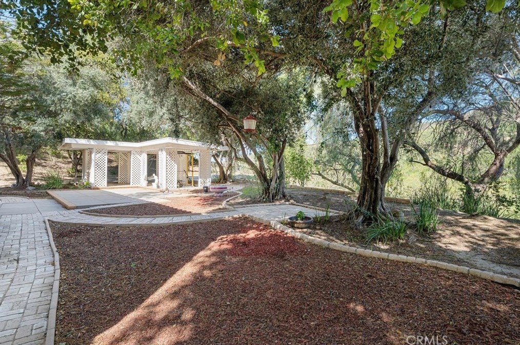 18015 Dali Dr, San Fernando CA  91344-1946 exterior