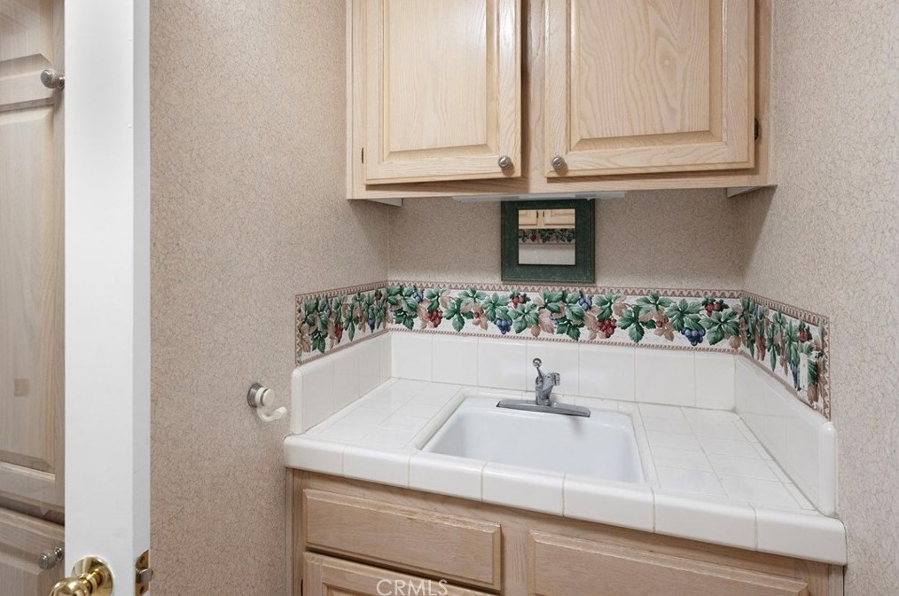 18015 Dali Dr, San Fernando CA  91344-1946 exterior
