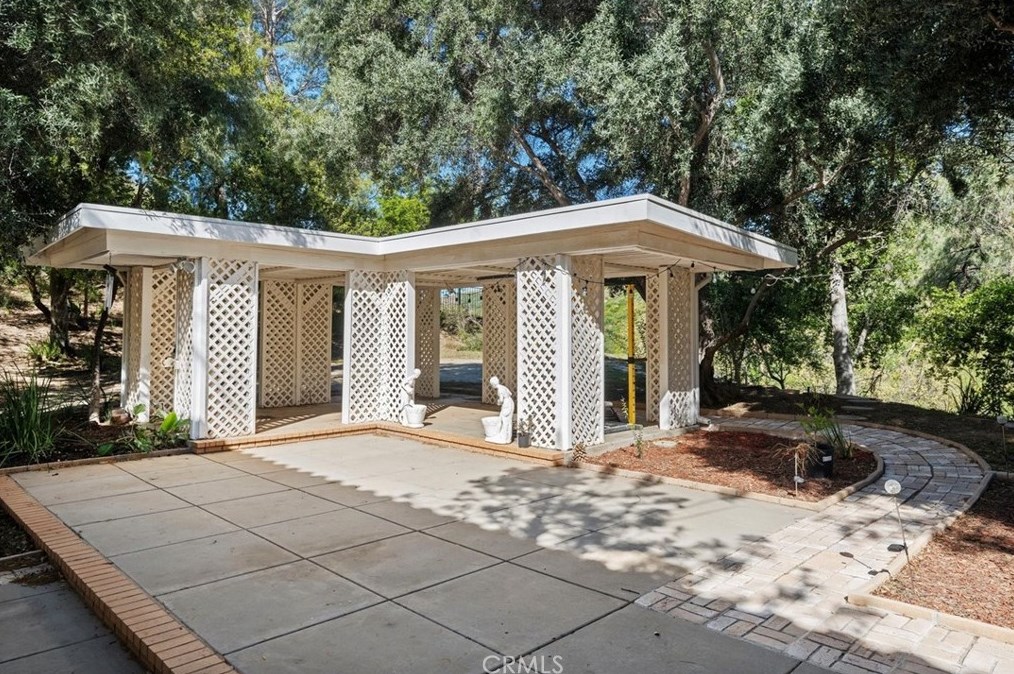 18015 Dali Dr, San Fernando CA  91344-1946 exterior