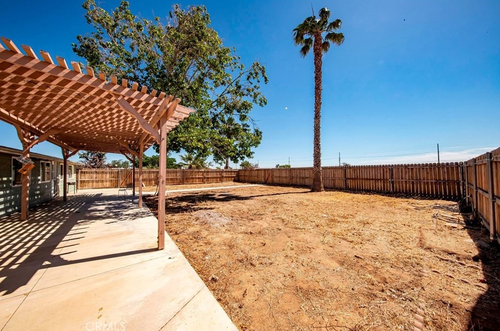 40556 11 St, Palmdale CA  93551-2019 exterior