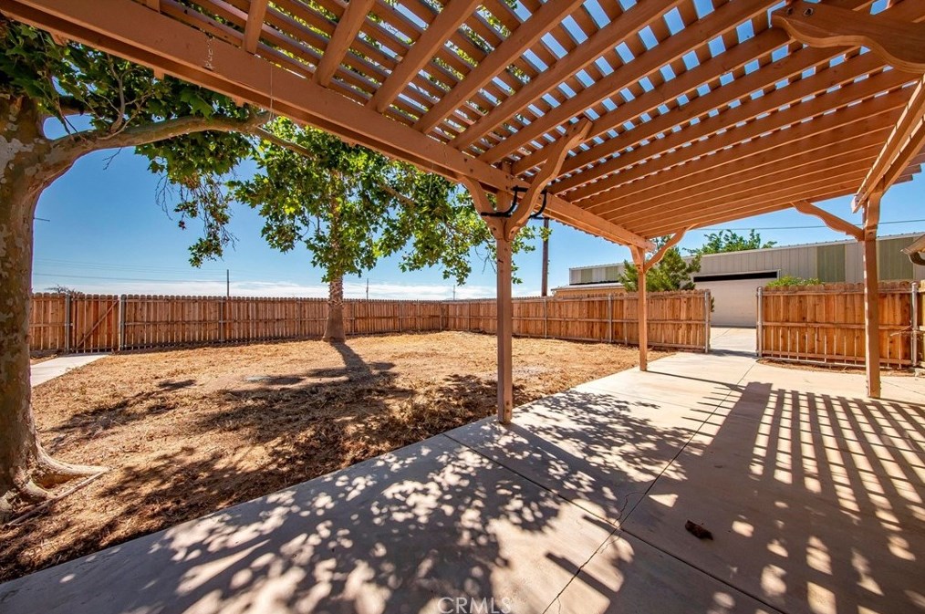 40556 11 St, Palmdale CA  93551-2019 exterior