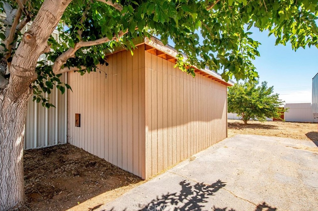 40556 11 St, Palmdale CA  93551-2019 exterior