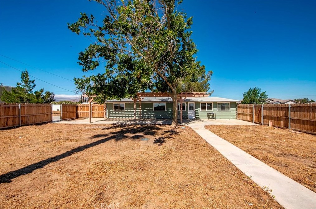 40556 11th St, Palmdale CA  93551-2019 exterior