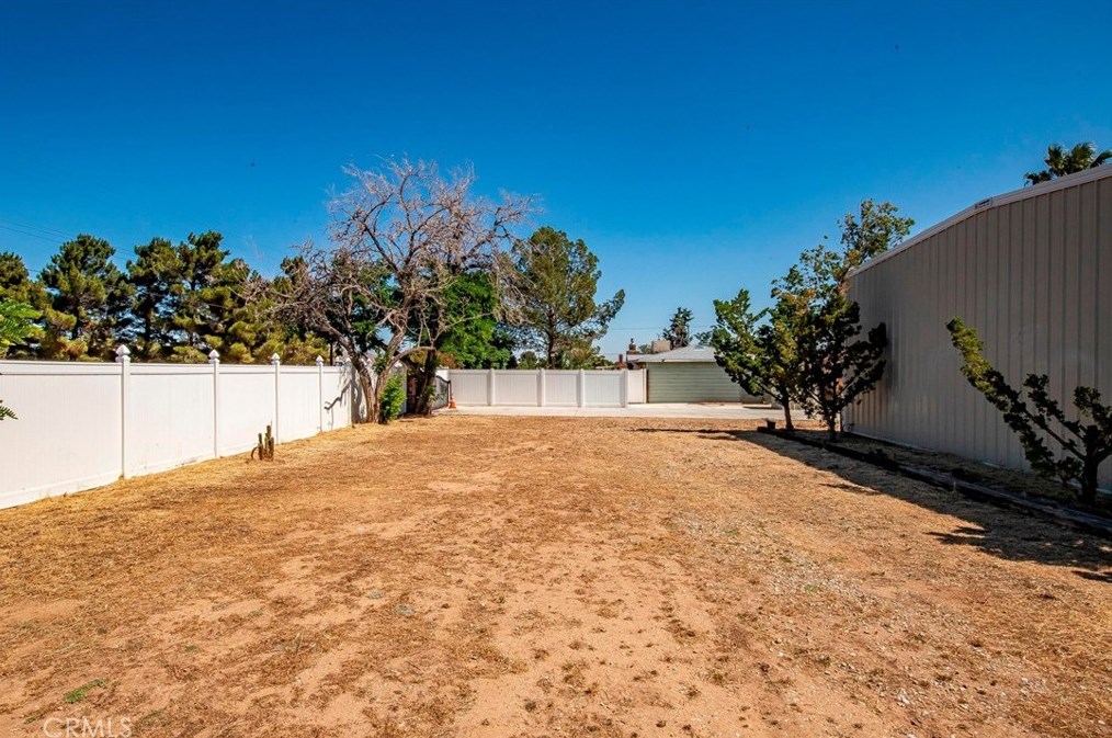 40556 11 St, Palmdale CA  93551-2019 exterior