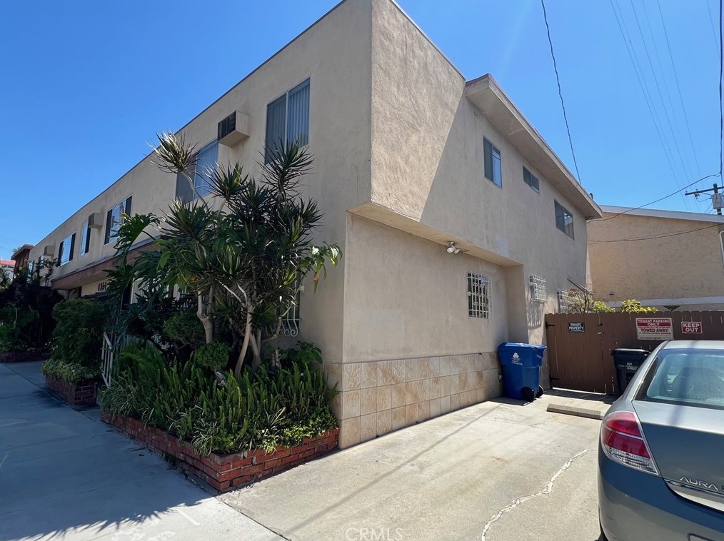 4354 Oakwood Ave, Los Angeles CA  90004-3107 exterior
