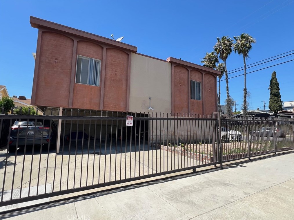4354 Oakwood Ave, Los Angeles CA  90004-3107 exterior