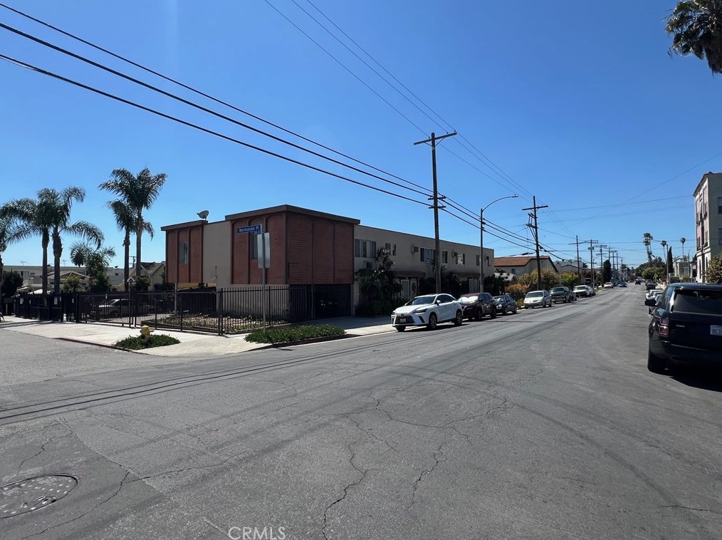 4354 Oakwood Ave, Los Angeles CA  90004-3278 exterior