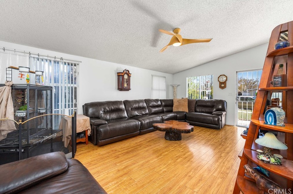 38457 Glenbush Ave, Palmdale CA  93550-4315 exterior