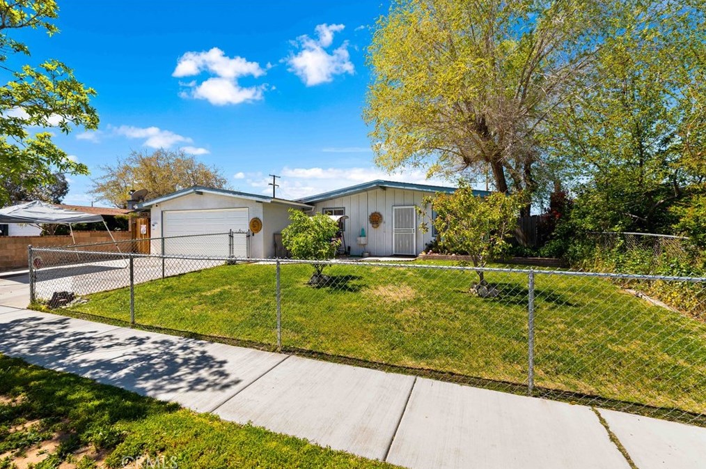 38457 Glenbush Ave, Palmdale CA  93550-4315 exterior