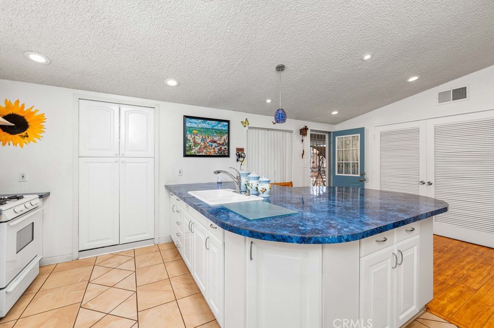 38457 Glenbush Ave, Palmdale CA  93550-4315 exterior