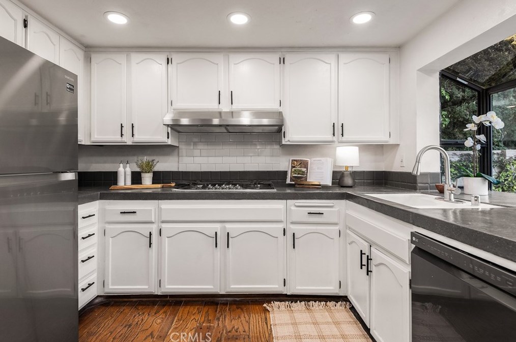 2906 Rob Ct, Thousand Oaks CA exterior