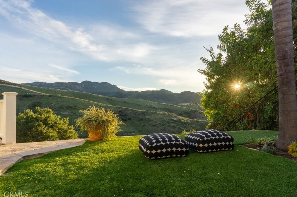 3563 Twin Lk Rdg, Thousand Oaks CA  91361-3928 exterior