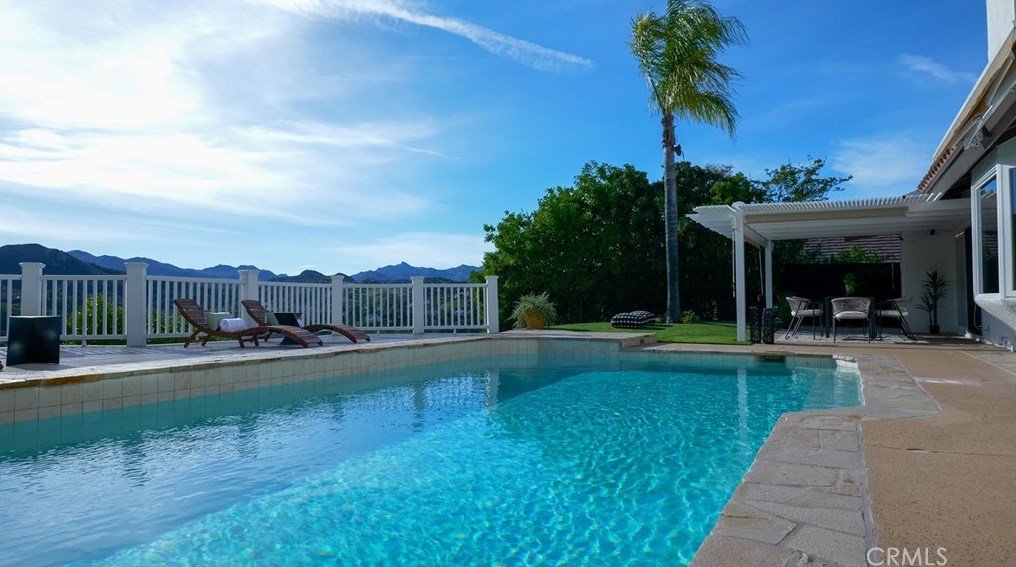 3563 Twin Lk Rdg, Thousand Oaks CA  91361-3928 exterior