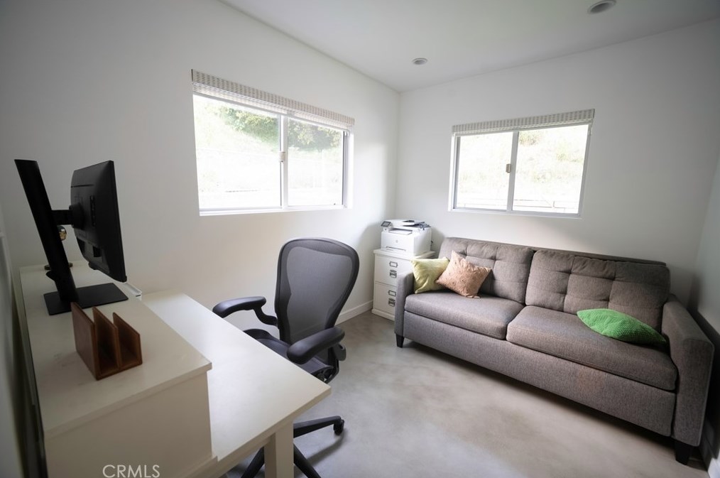1101 San Luis Rey Dr, Glendale CA  91208-1943 exterior