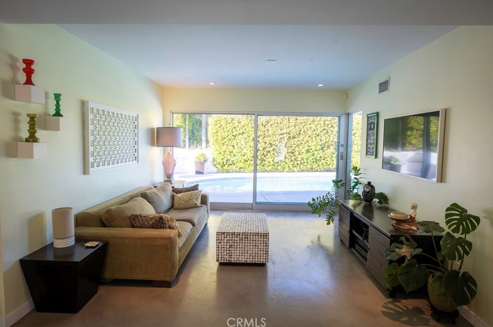 1101 San Luis Rey Dr, Glendale CA  91208-1943 exterior