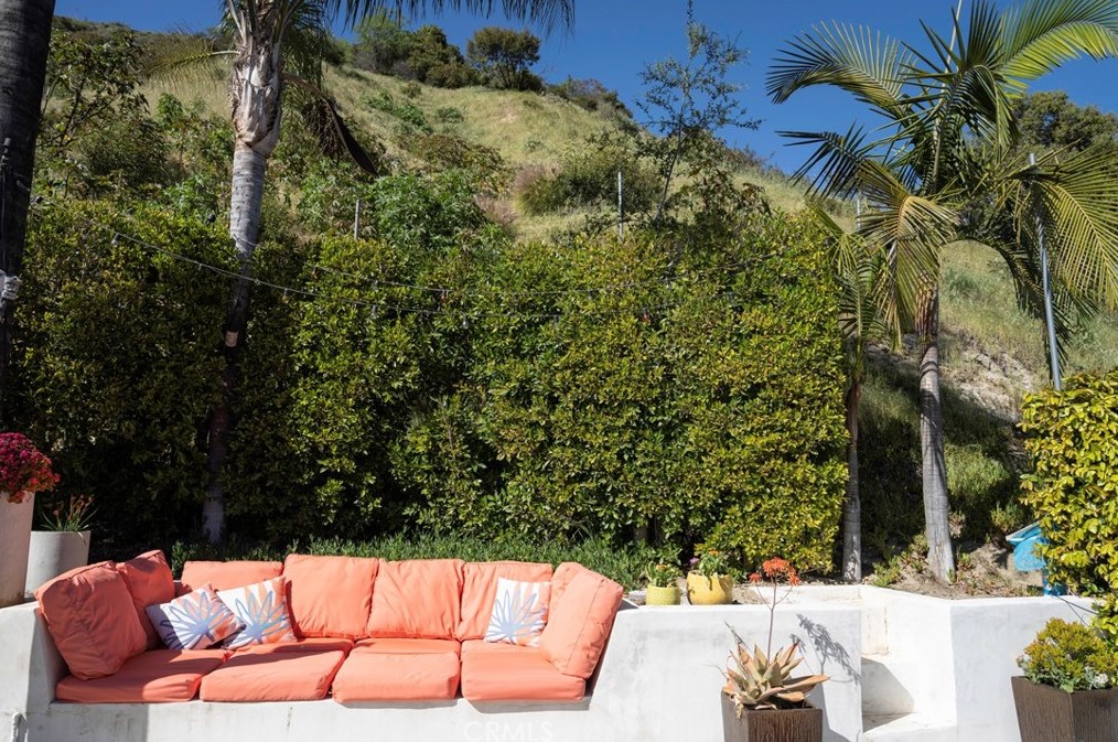 1101 San Luis Rey Dr, Glendale CA  91208-1943 exterior