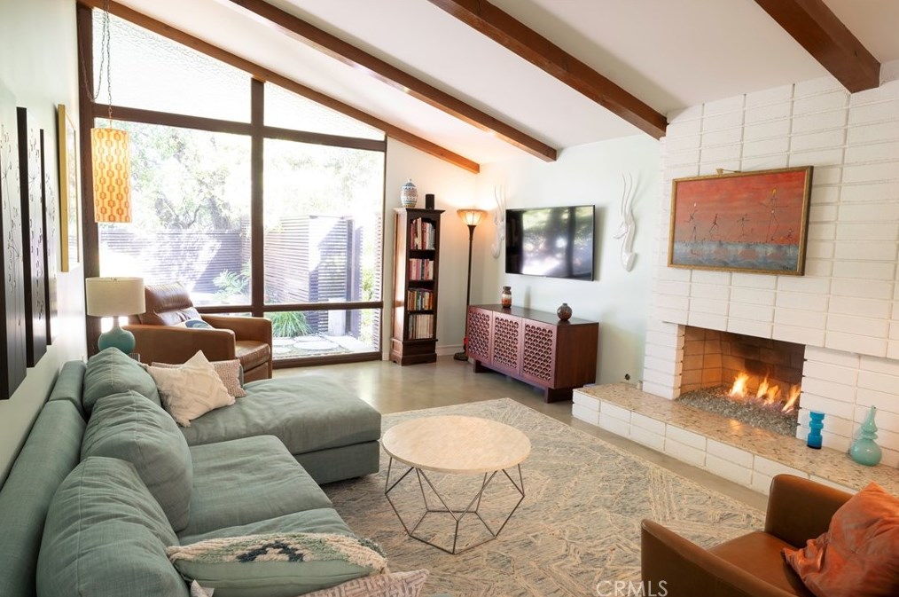 1101 San Luis Rey Dr, Glendale CA  91208-1943 exterior