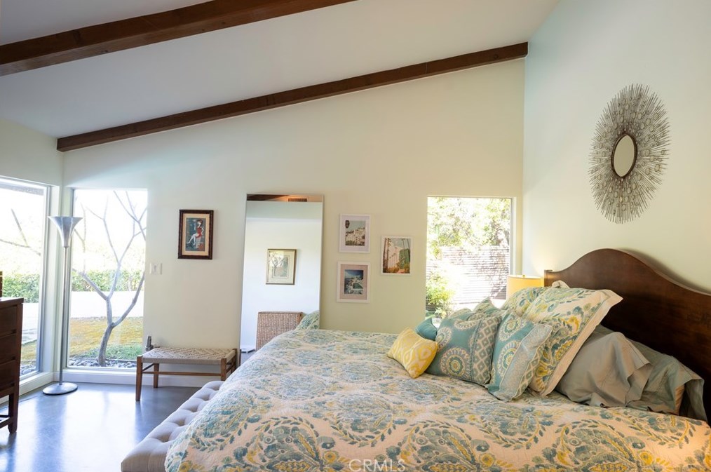 1101 San Luis Rey Dr, Glendale CA  91208-1943 exterior