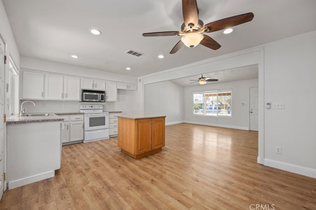 3812 Curry Ct, Bakersfield CA  93309-6272 exterior