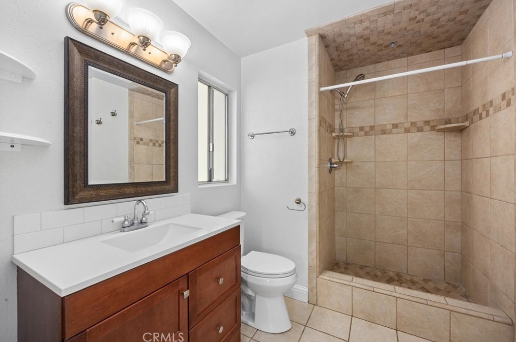 3812 Curry Ct, Bakersfield CA  93309-6272 exterior