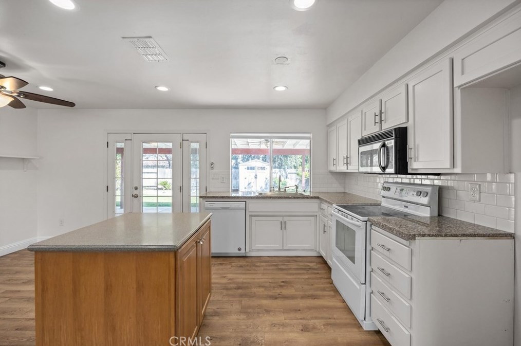 3812 Curry Ct, Bakersfield CA  93309-6272 exterior