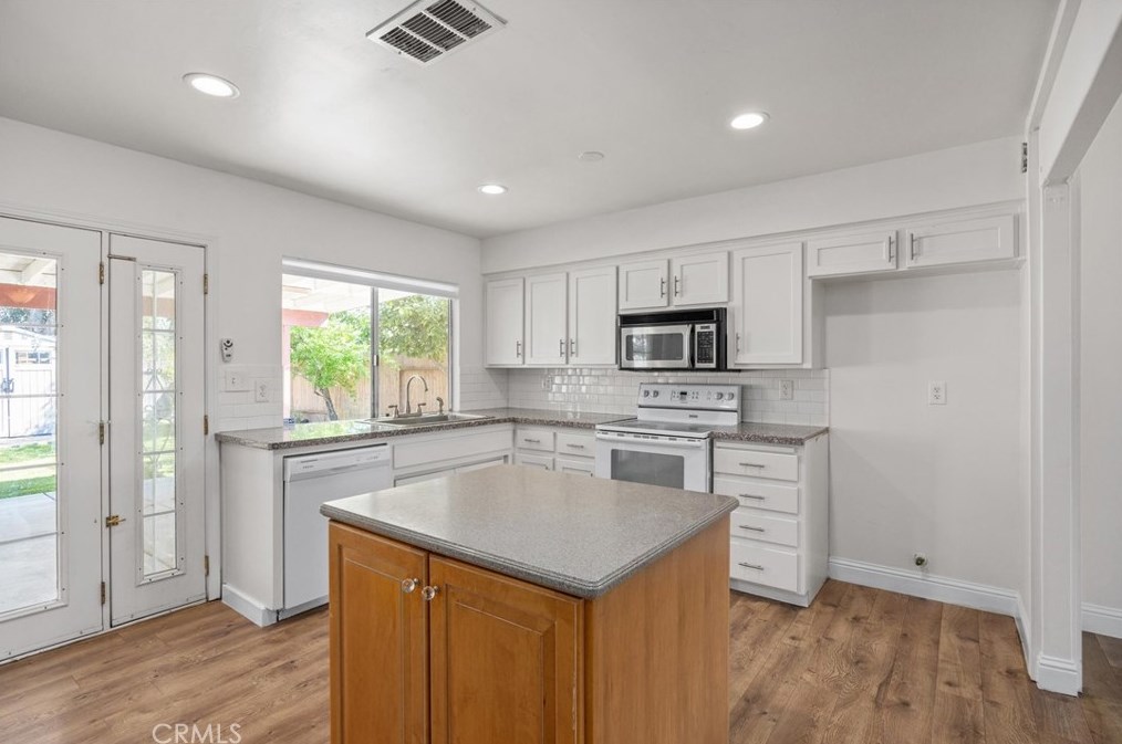 3812 Curry Ct, Bakersfield CA  93309-6272 exterior