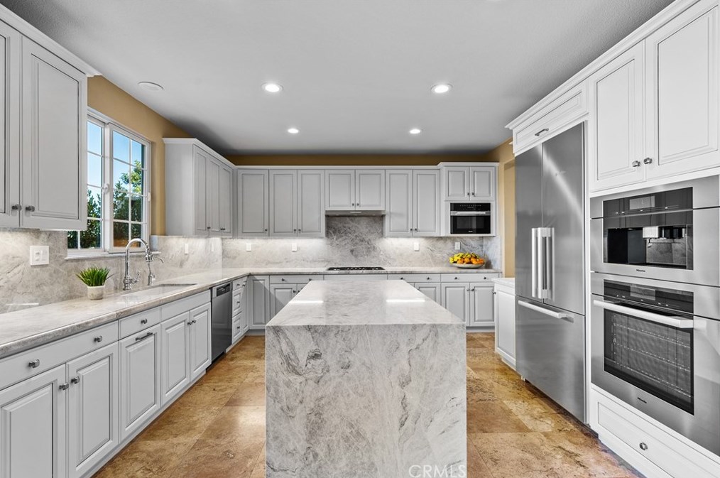 26832 Pine Hollow Ct, Santa Clarita CA  91381-0615 exterior