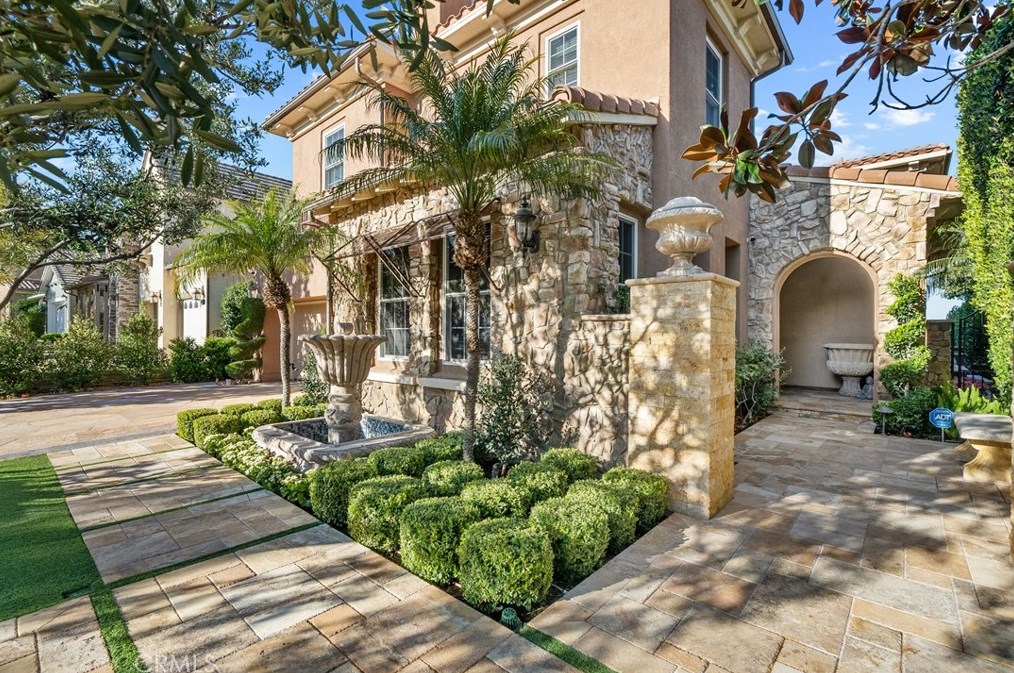 26832 Pine Hollow Ct, Santa Clarita CA  91381-0615 exterior