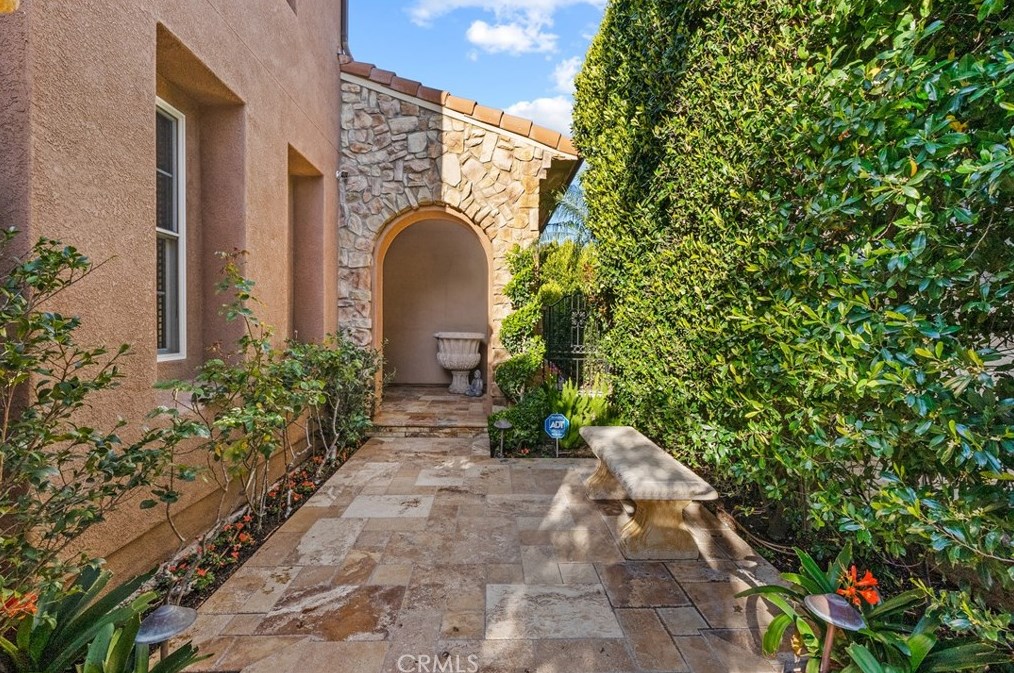 26832 Pine Hollow Ct, Santa Clarita CA  91381-0615 exterior