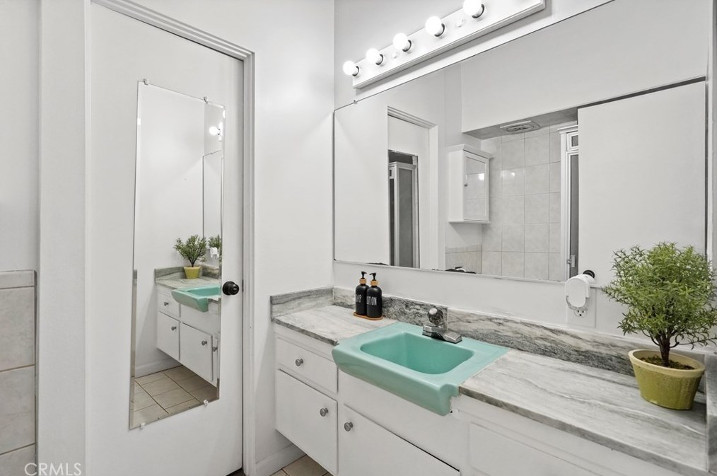 18167 Cantara St, Los Angeles CA  91335-1010 exterior