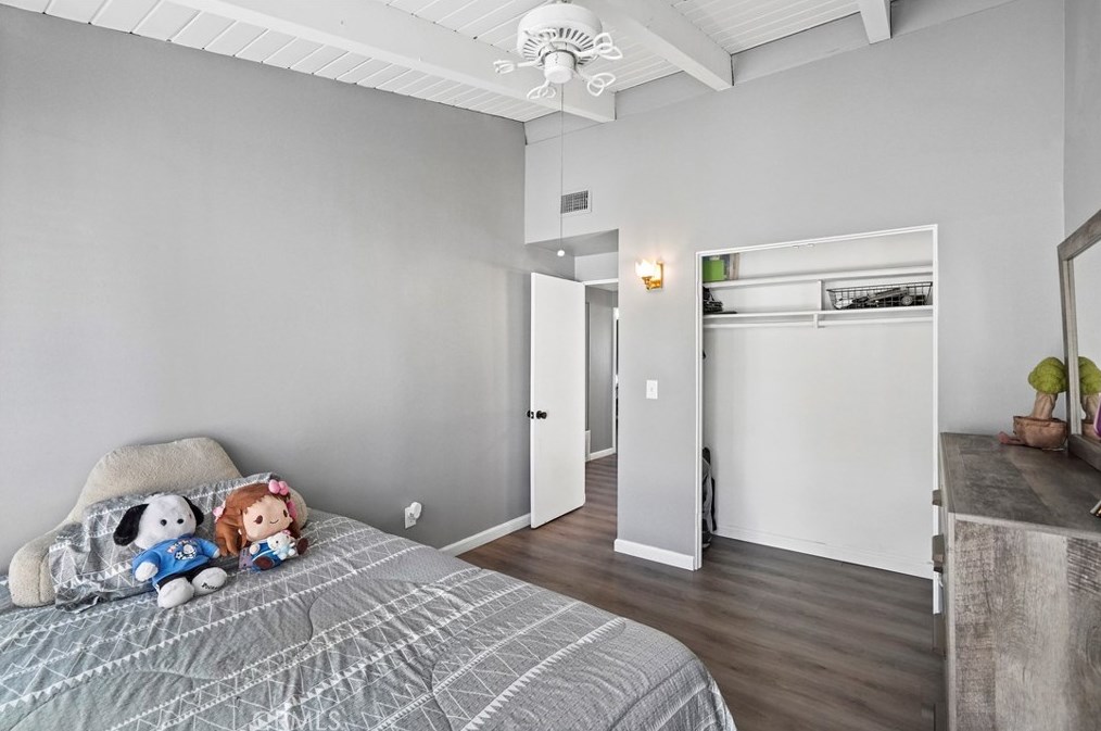 18167 Cantara St, Los Angeles CA  91335-1010 exterior